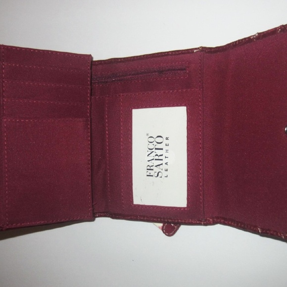 NEW Franco Sarto Red Leather Croc Tri Fold Wallet - Picture 2 of 3